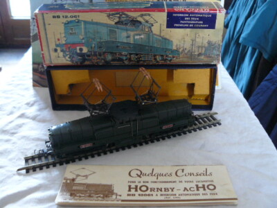 TRAIN ECHELLE HO HORNBY LOCOMOTIVE TYPE BB 12061 DE LA SNCF
