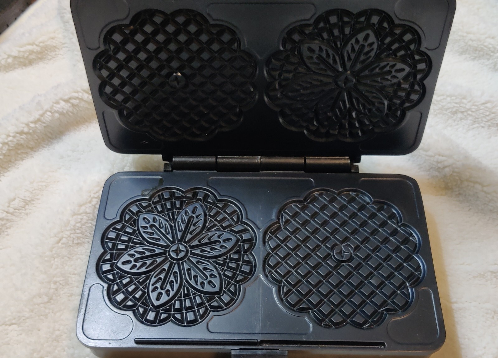 VillaWare 5000NS Prima Professional Pizzelle Baker Italian Cookie Maker