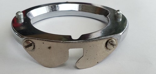 ORIGINALE GANCIO NAVETTA FISSAGGIO ANELLO COPERTURA GARA PER BABYLOCK JANOME KENMORE+ J4.5 - Foto 2 di 3