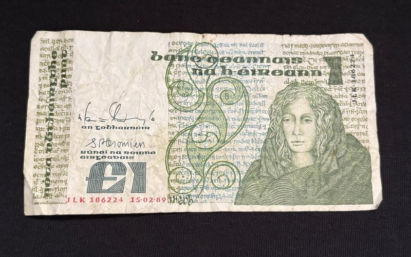 Vintage Ireland £1 One Pound Banknote 1989 Series B Queen Medb Irish Currency