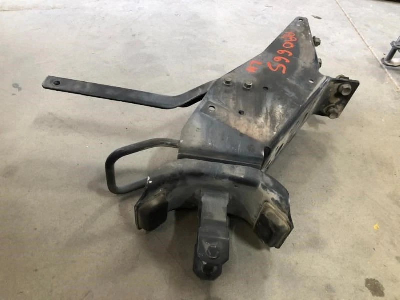 Isuzu NQR 2011 usado cabina izquierda soporte marco Foto 3 de 4