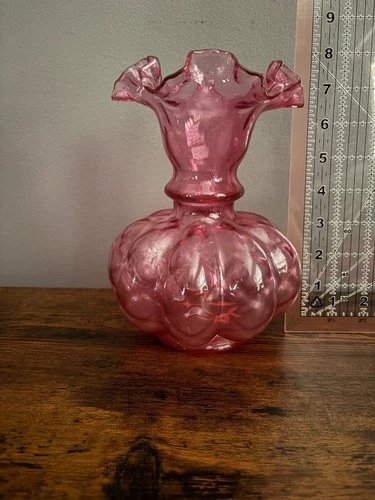 FENTON ART GLASS DIAMOND CRANBERRY OPALESCENT GLASS VASE 7.75"H 1942-1948