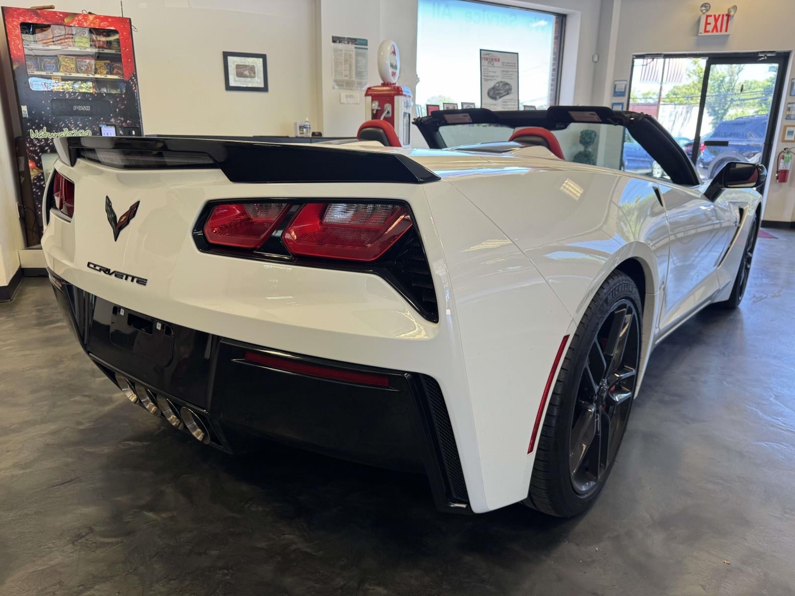 2016 White Chevrolet Corvette   | C7 Corvette Photo 2