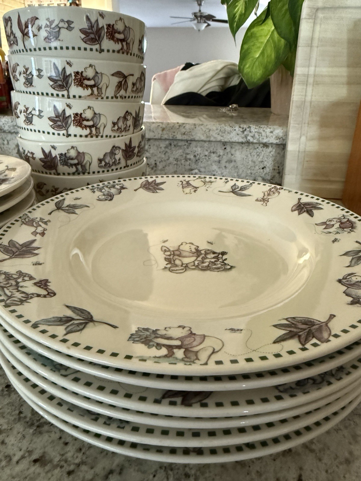 Disney Winnie the Pooh Set – Leaf & Animal Rim – 21-Piece Vintage Collection!