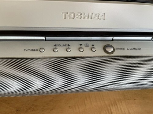 Toshiba 15DL72 LCD Color TV Retro - No remote or manual - Facts in Description - Picture 5 of 12