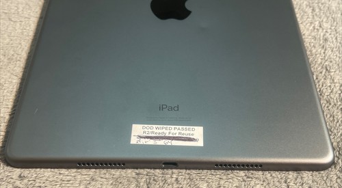 Apple iPad Air (3rd Generation) 64GB, Wi-Fi, 10.5in - Space Gray -Good Condition - Picture 3 of 6