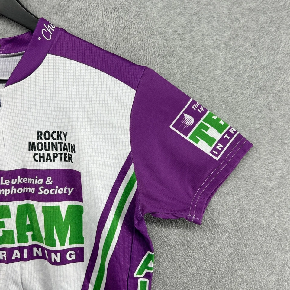 Camiseta Team In Training ciclismo tamanho adulto pequena manga curta feita roxa EUA - Imagem 3 de 4