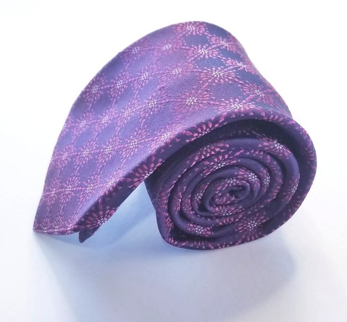 BCBG Gorgeous Purple & Pink Men's 100% Silk Tie 3 1/2" x 58 1/2" - Picture 7 of 7