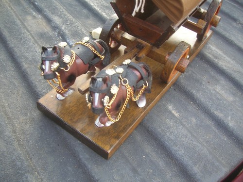 Vintage Covered Wagon With Horses ( Lamp) - Picture 2 of 8