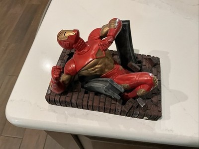 VINTAGE STATUE Iron Man Breaking Out Of Wall Limited Edition 6092000 Marvel