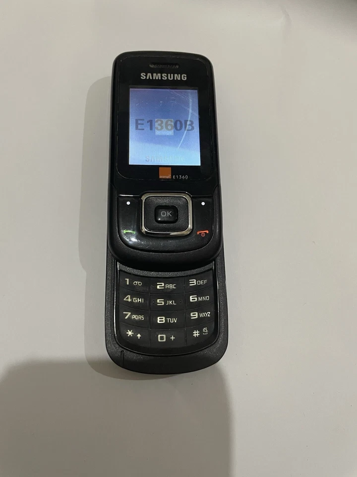 Samsung E1360 Black (Unlocked) Mobile Phone, photo 3 of 5