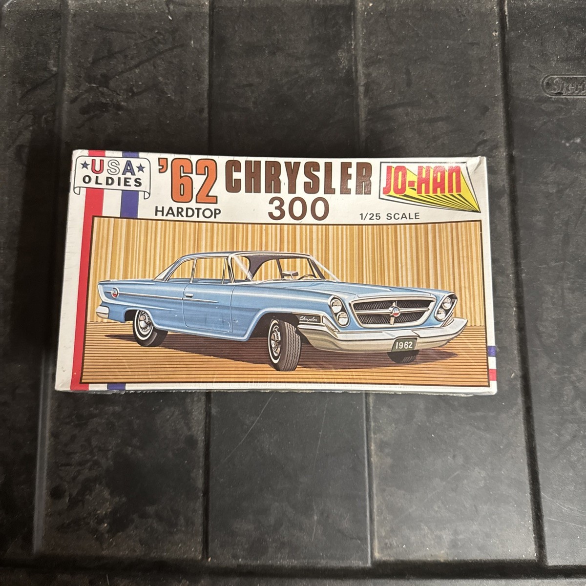 RARE FACTORY SEALED Vintage 1/25 Jo-Han 1962 Chrysler 300