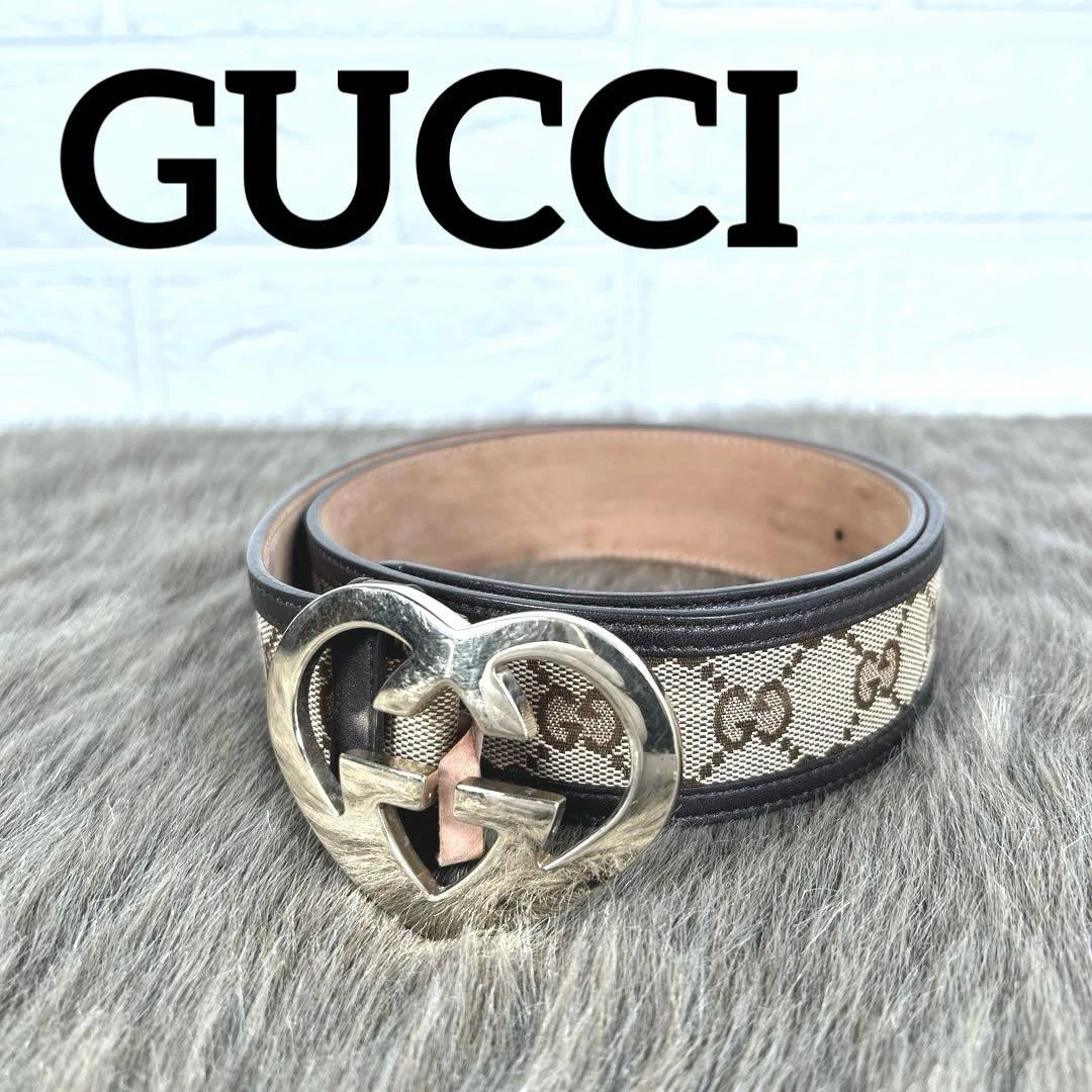 Ceinture en cuir GUCCI forme coeur motif Gg K1334