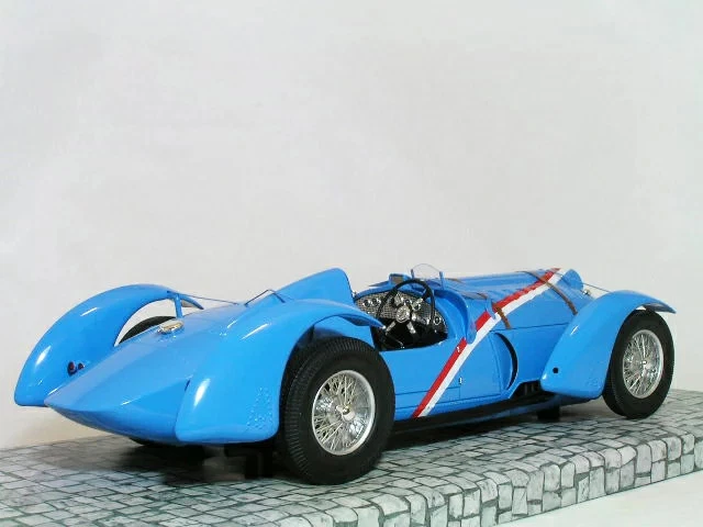 Minichamps 1/18 Delahaye Type 145 V-12 Grand Prix 1937 blu francese pressofuso - Immagine 2 di 3