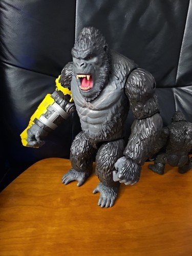 Giant Kong Action Figure 11" & 5" Godzilla x Kong with B.E.A.S.T. Glove 2024 - Afbeelding 13 van 15