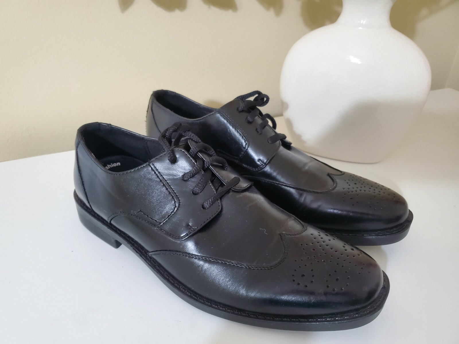 SAOLA Scarpe eleganti Oxford Deer Stags Cody da uomo nere in ecopelle punta alare taglia 10 5M