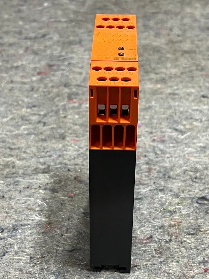 Dold & Sohne BG5924.48/60 AC115V 50/60HZ Emergency Stop Module Safety Relay 24V