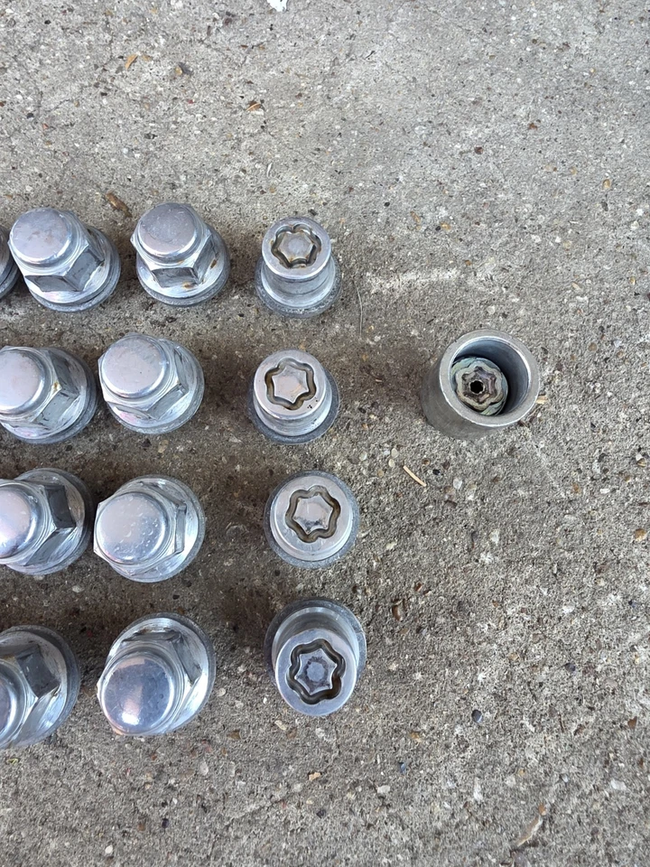 LEXUS IS 250/350 2006-16 TUERCAS SEGURAS + LLAVE DE BLOQUEO FABRICANTE DE EQUIPOS ORIGINALES + JUEGO DE TUERCAS AHORRA $🔥 Foto 3 de 4