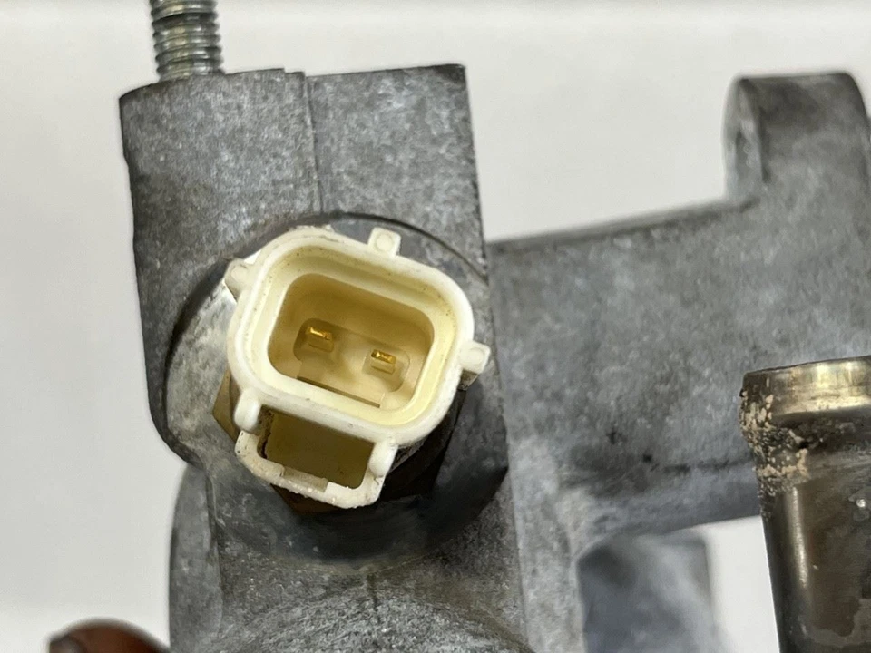 Lexus GS350 2013 2014 2015 válvula de derivación de refrigerante Foto 3 de 3