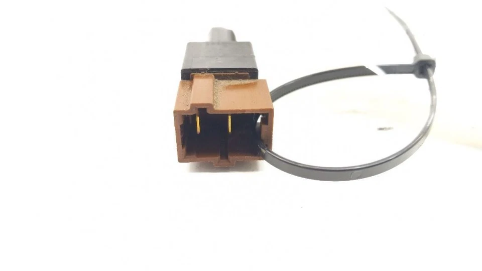 Interruptor de pedal de freno Nissan Sentra 2008 2009 2010 2011 2012 Foto 2 de 4