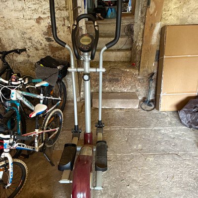 Christopeit Crosstrainer Ellipsentrainer mit LCD-Display, Silber/Rot/Schwarz