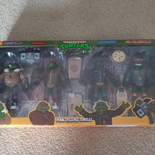 NECA Teenage Mutant Ninja Turtles  Punk Disguise Turtles Action Figures