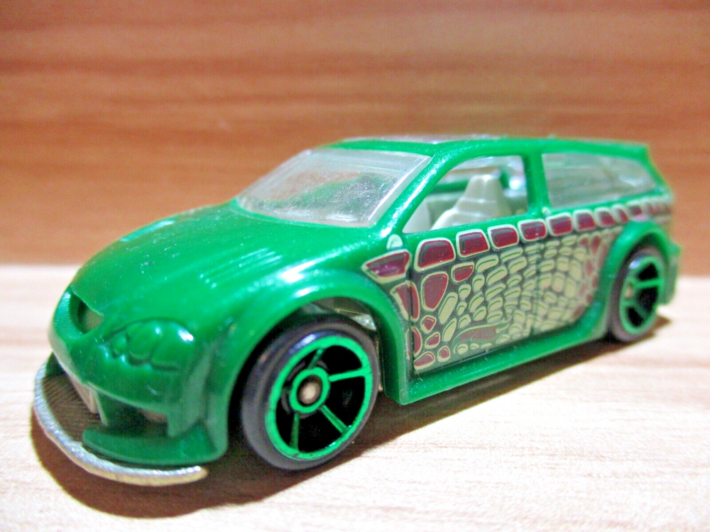 Hot Wheels Audacious 2002 Sports Car, 1:64 Scale Loose Green Miniature Toy Car