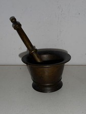 MORTIER ET SON PILON ANCIENS EN BRONZE.XVII° .Art populaire.