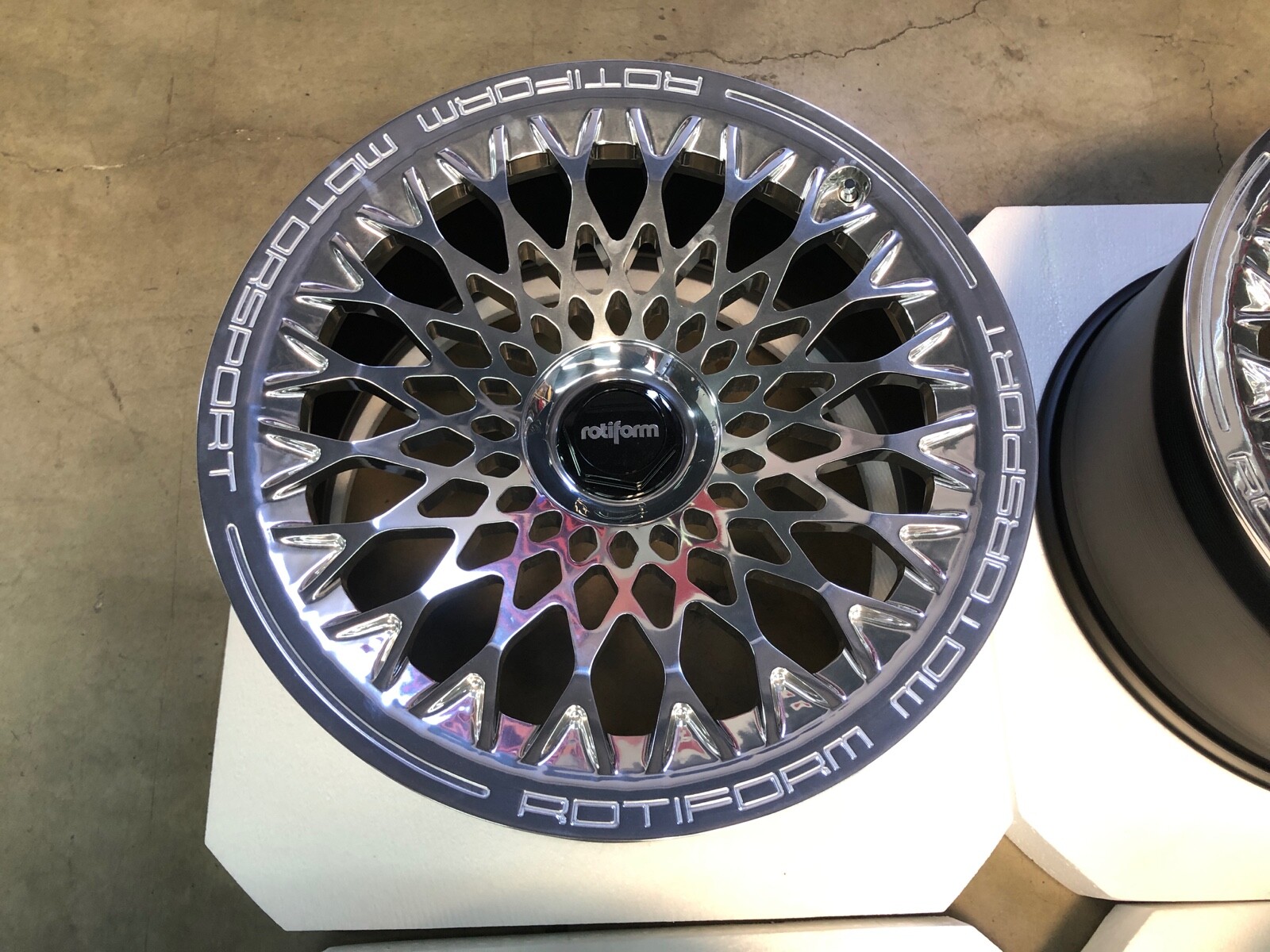 Rotiform Wheels LHR-M Two Piece - 22" for Rolls Royce Ghost / Wraith / Dawn
