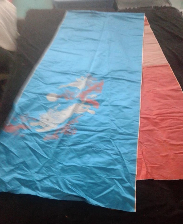 Antiguo panel bordado chino azul verdoso con grúa león conejo Foto 3 de 4