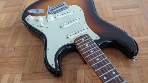 2009 FENDER CLASSIC PLAYER 60'S STRATOCASTER, 3 TONE SUNBURST, LOVELY CONDITION - Picture 4 of 10