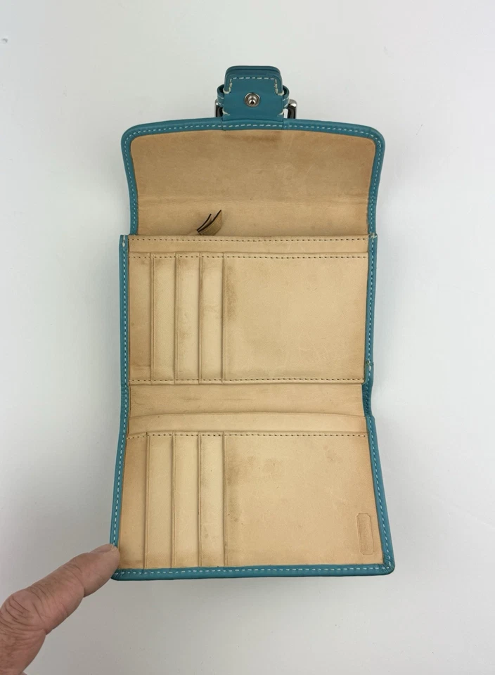 Cartera Coach Multicolor Hebilla C Doble Pliegue Cuero Azul Borde Cierre a Presión - Arco Iris Foto 3 de 4