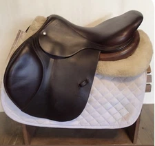 17" CWD SE02 Saddle Buffalo Leather Medium Tree. Excellent Condition. 
