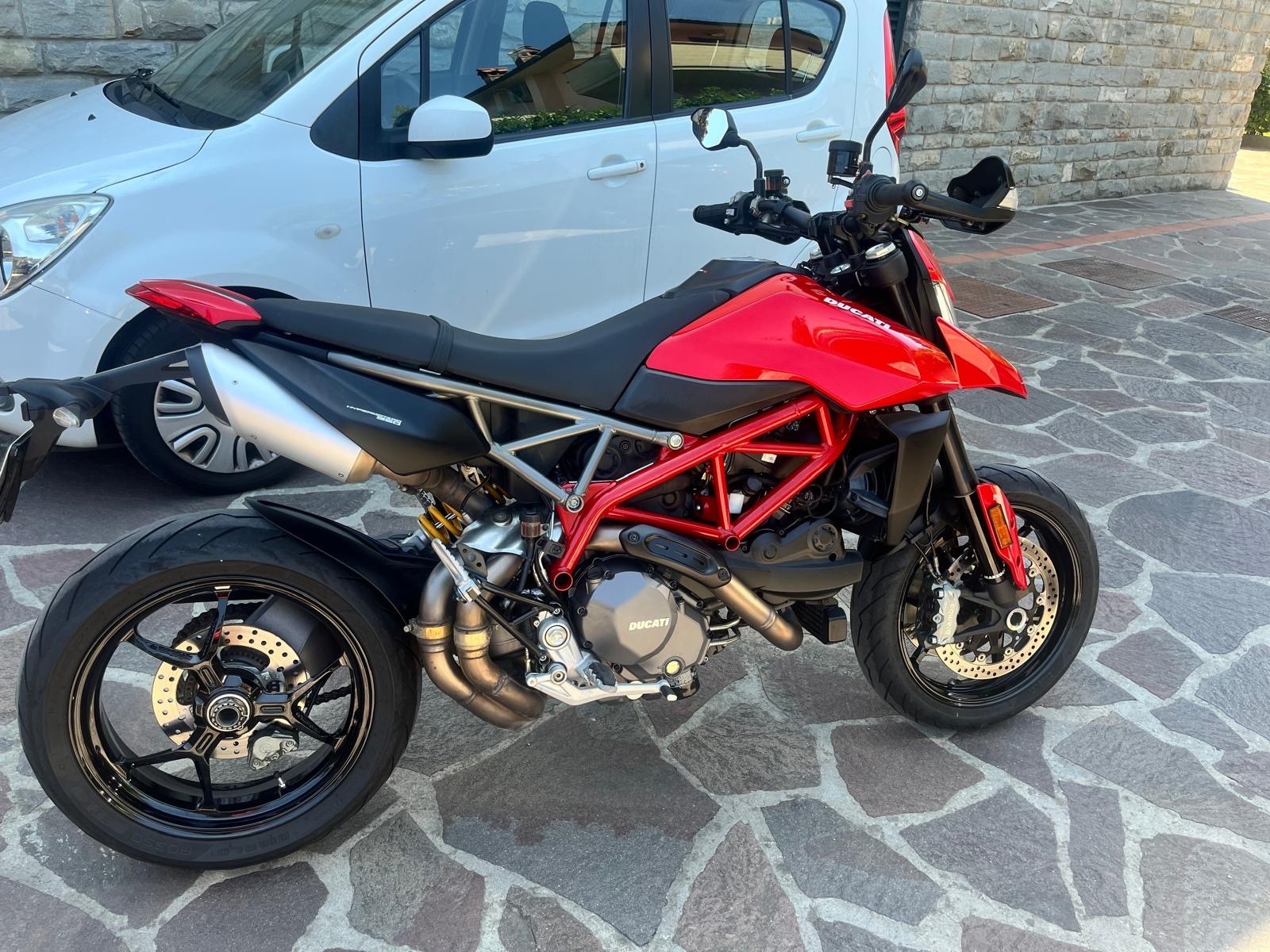 Moto Ducati Hypermotard 950