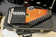 1970s Oscar Schmidt Model 21 C/R Autoharp w/case, manual, and tuning wrench VG 