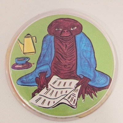 Vintage E.T. Reading The Newspaper Pinback Button - missing the pin