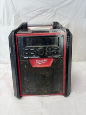MILWAUKEE TOOLS 2792-20 JOBSITE RADIO CHARGER PRE-OWNED P23017478