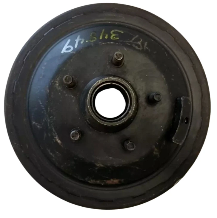 Buje y tambor de freno delantero izquierdo del lado del conductor Dodge Plymouth 1960-1961 2200131 nuevo en stock Foto 2 de 4