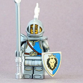 LEGO Castle Lion Crown King Knight Minifigure Dungeons 70404 Series 27 Paladin
