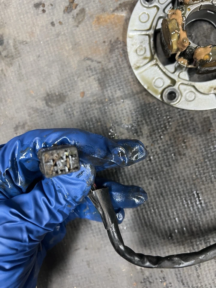 2000 Yamaha YZ 400 gerador de estator 2000 - Imagem 3 de 4