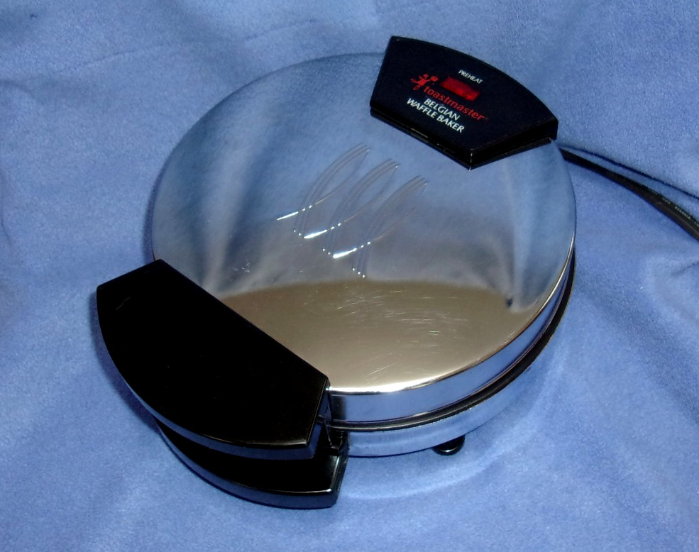 VINTAGE TOASTMASTER MODEL No. 200 CHROME BELGIAN WAFFLE MAKER BAKER