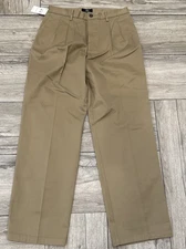 Signature Khaki Dockers D4 Relaxed Fit Size 30 by 32 Wrinkle Free Pleated