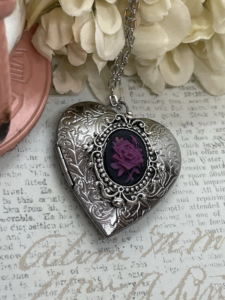 Corazón Plata Medallón Negro y Ciruela Púrpura Rosa Collar Foto Novia Boda Novia Foto 3 de 4