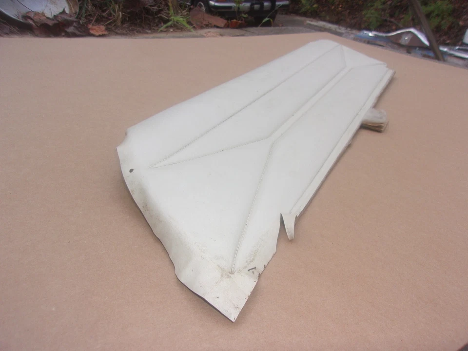 Chrysler New Yorker 1979 5th Ave nuevo MoPar puerta delantera derecha panel de ajuste superior Foto 2 de 4