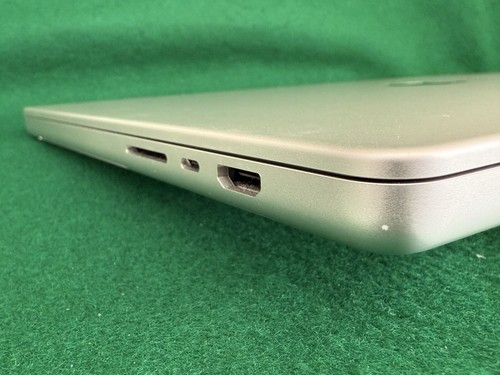 Apple MacBook Pro 16 - M1 - 32 GB RAM - 1 TB SSD + Satechi Keypad - Top Zustand - Bild 7 von 9