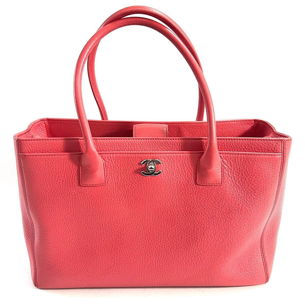 CHANEL Executive Leather Tote Bag in Pink for Women