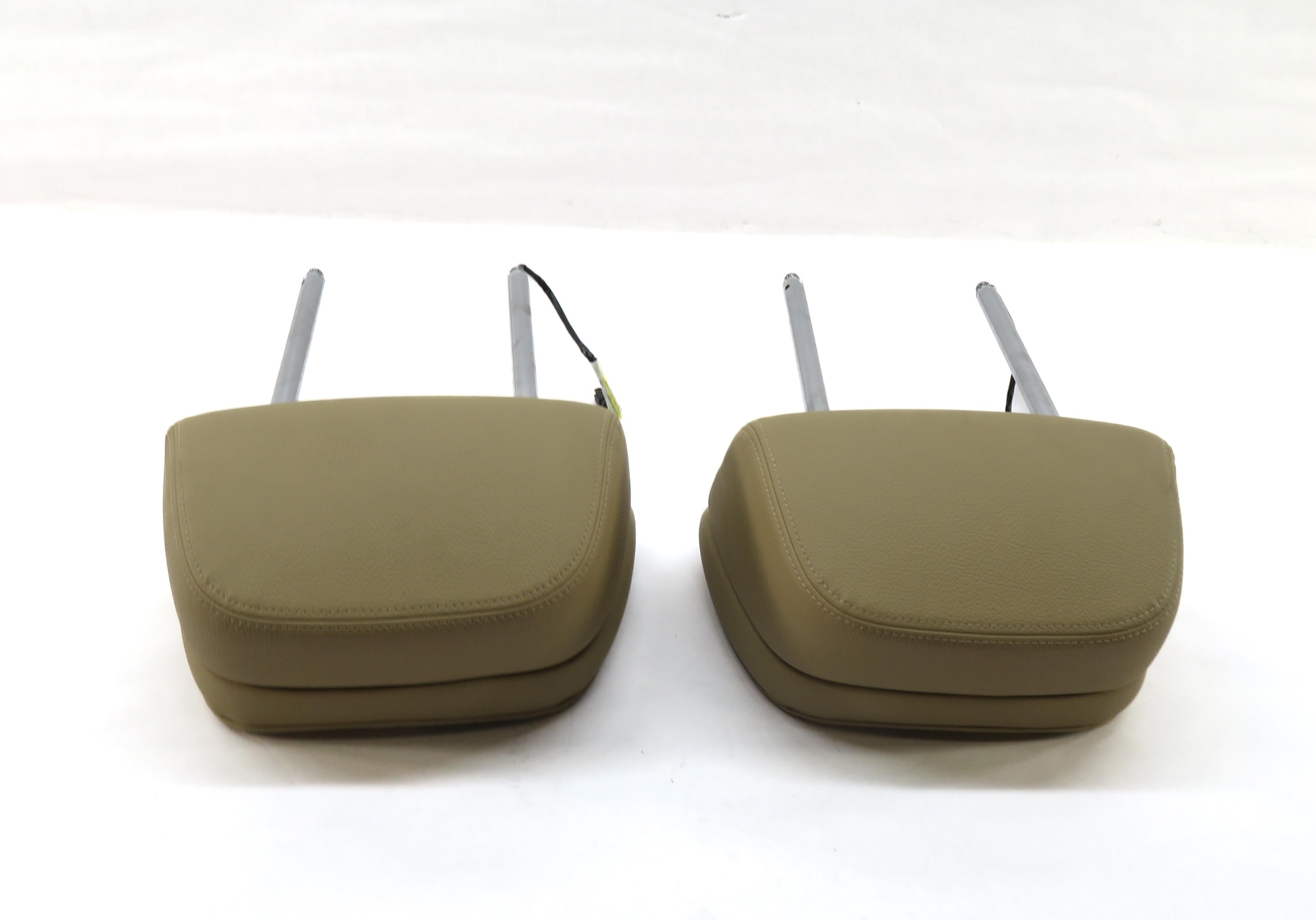 2012 BMW X5 (E70) FRONT LEFT & RIGHT ACTIVE SEAT HEADREST SET/2 (BEIGE