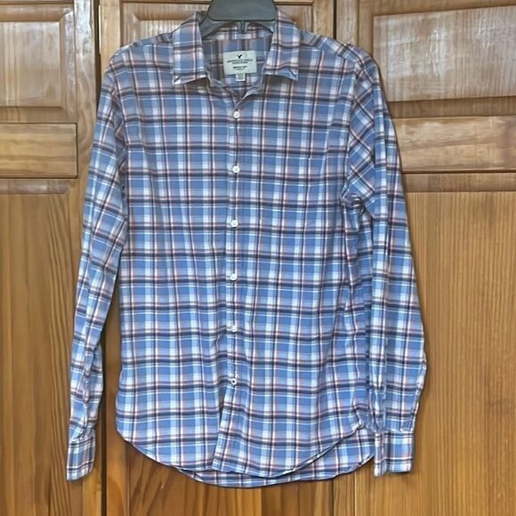 American Eagle “Seriously Soft” Classic Fit Long Sleeve Button Down Shirt