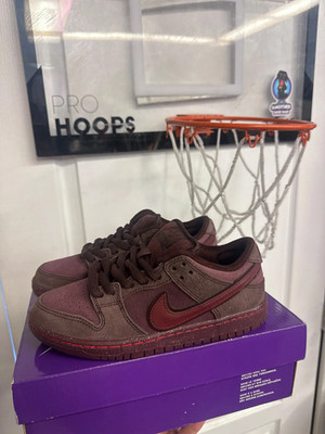 Nike SB Dunk Low City of Love Burgundy Crush Size 4 Lightly Used
