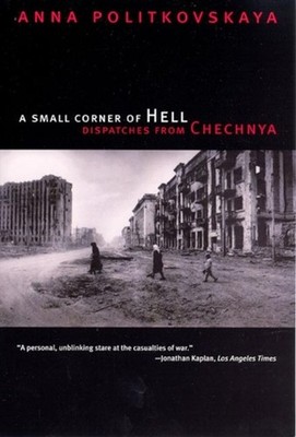 A Small Corner of Hell: Dispatches from Chechnya by Anna Politkovskaya (English)